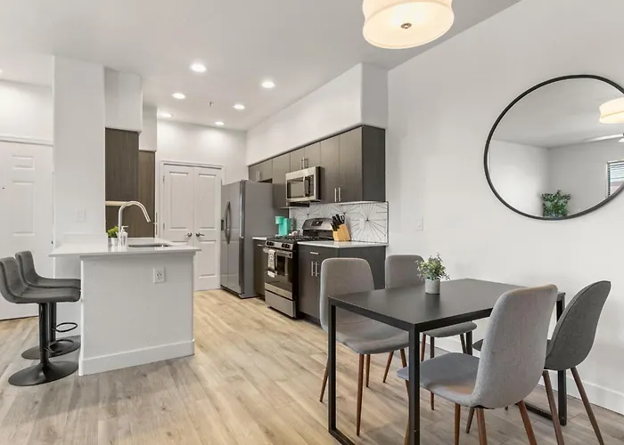 Cozysuites By The Stadium W Pool! 11 Apartment Glendale